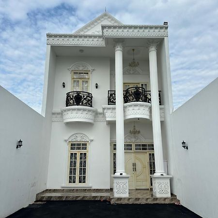 Villa Rumah Putih Jogja ジョグジャカルタ エクステリア 写真