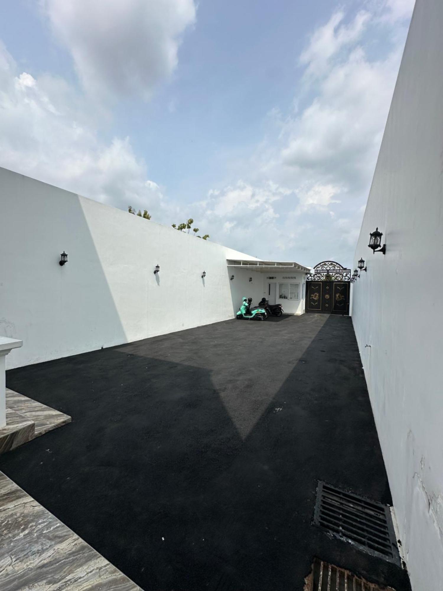 Villa Rumah Putih Jogja ジョグジャカルタ エクステリア 写真