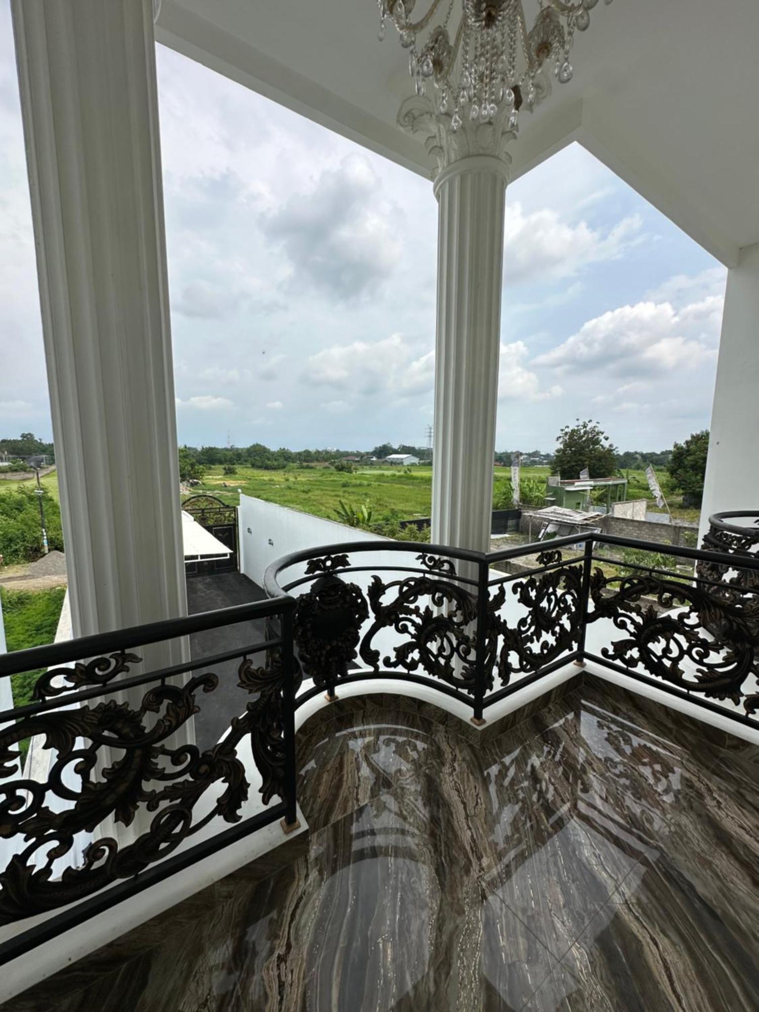 Villa Rumah Putih Jogja ジョグジャカルタ エクステリア 写真
